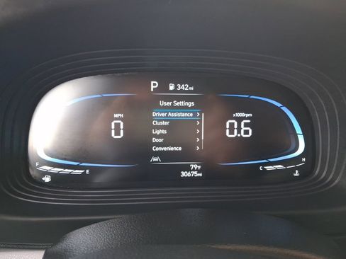 Used 2025 Hyundai Venue SEL FWD image 2