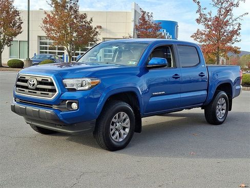 Used 2017 Toyota Tacoma SR5 image 5