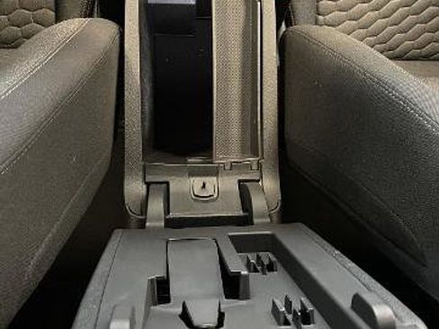 Used 2021 Chevrolet Equinox LT image 38