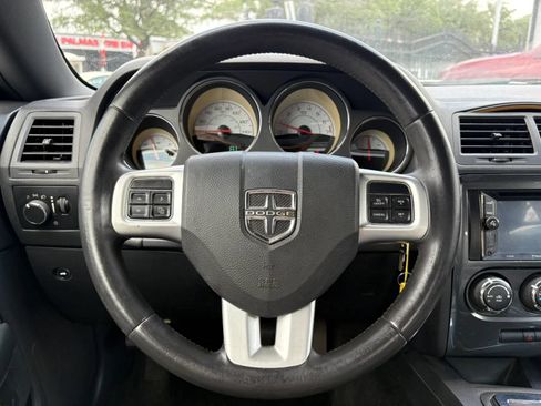 Used 2014 Dodge Challenger SXT RWD image 16