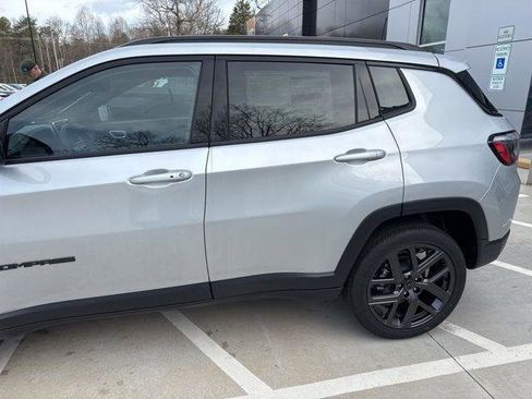 New 2026 Jeep Compass Latitude image 10