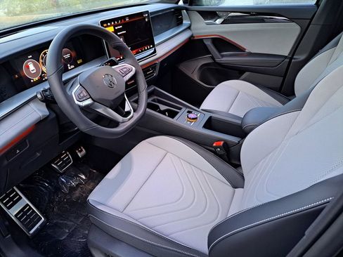 New 2026 Volkswagen Tiguan SE R-Line image 7