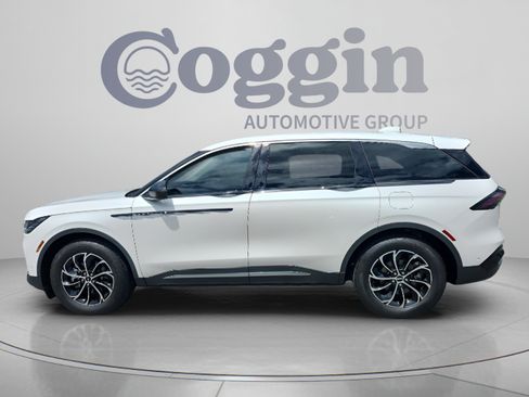 Used 2024 Lincoln Nautilus Premier AWD/4WD image 2