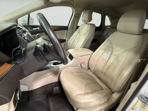 Used 2017 Lincoln MKC Select w/ Select Plus Package FWD image 9