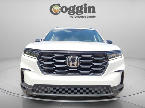 Used 2025 Honda Pilot Sport image 8