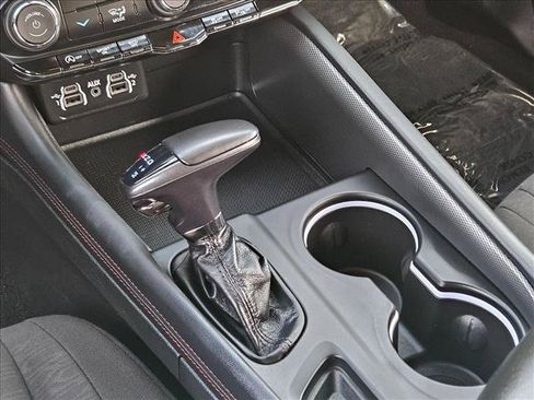 Used 2025 Dodge Durango GT RWD image 12