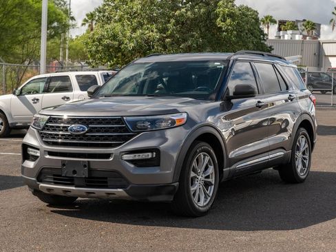 Used 2023 Ford Explorer XLT w/ Equipment Group 202A RWD image 3