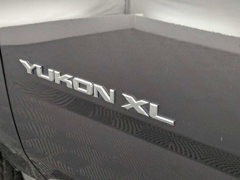 Used 2017 GMC Yukon XL SLT image 12