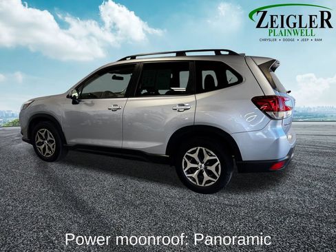 Used 2023 Subaru Forester Premium AWD/4WD image 3