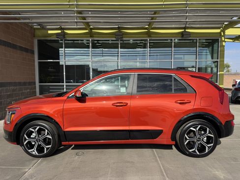 Used 2023 Kia Niro EX Touring image 7