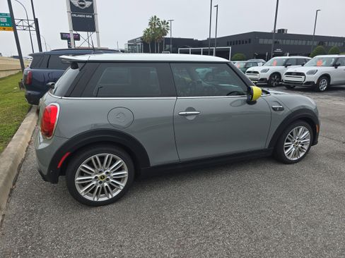 Certified 2023 MINI Cooper SE image 2