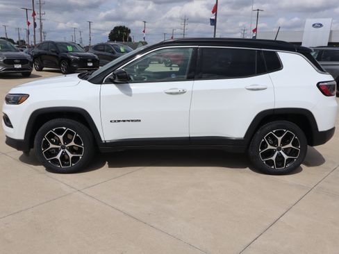 Used 2025 Jeep Compass Limited AWD/4WD image 8