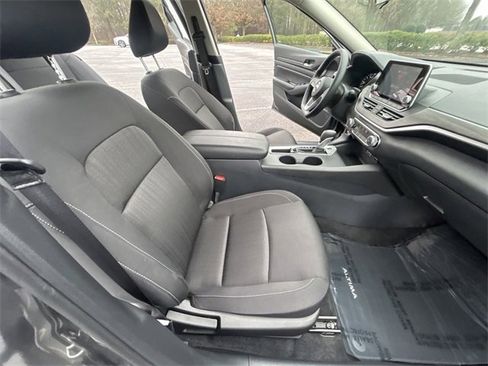 Used 2025 Nissan Altima 2.5 SV image 18