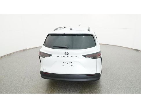 New 2026 Toyota Sienna XLE image 7