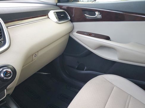 Used 2018 Kia Sorento LX image 26
