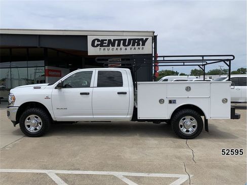 Used 2022 RAM 2500 Tradesman w/ Chrome Appearance Group AWD/4WD image 4