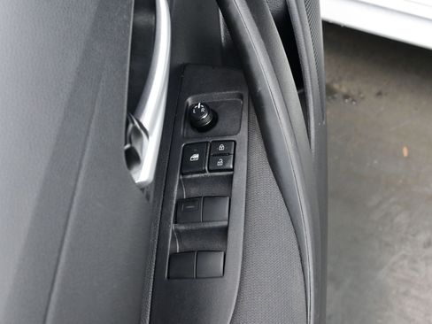 Used 2021 Toyota Corolla LE image 10