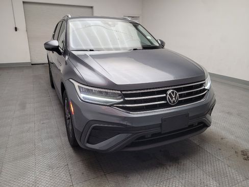 Used 2022 Volkswagen Tiguan SE FWD image 14