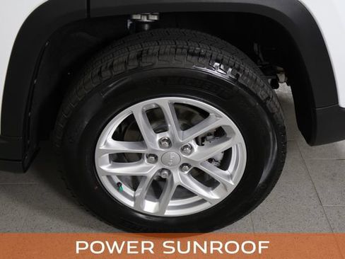 Used 2025 Jeep Grand Cherokee Laredo X RWD image 12