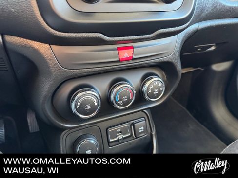 Used 2016 Jeep Renegade Sport w/ Power & Air Group image 21