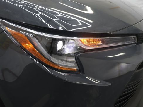 Used 2025 Toyota Corolla LE FWD image 29