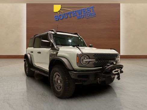 Used 2023 Ford Bronco Everglades image 5