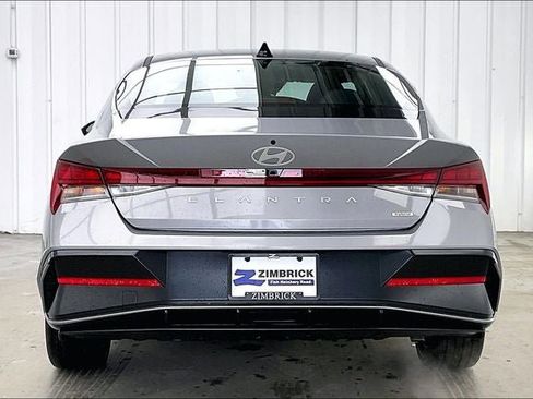 New 2026 Hyundai Elantra Limited image 4