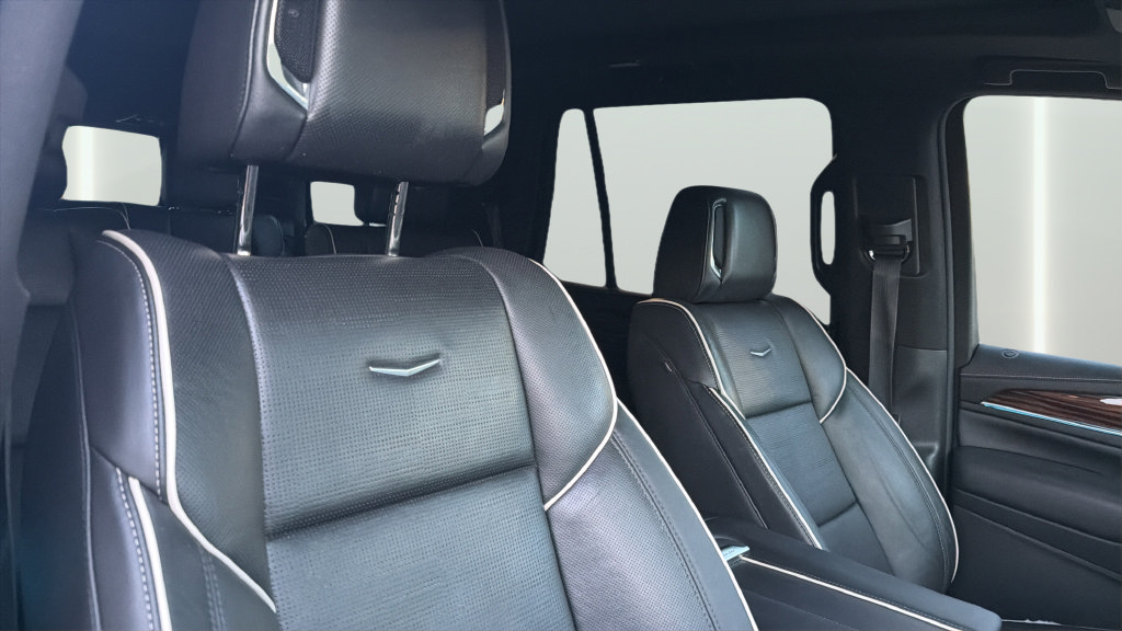 Used 2022 Cadillac Escalade Premium Luxury AWD/4WD image 29