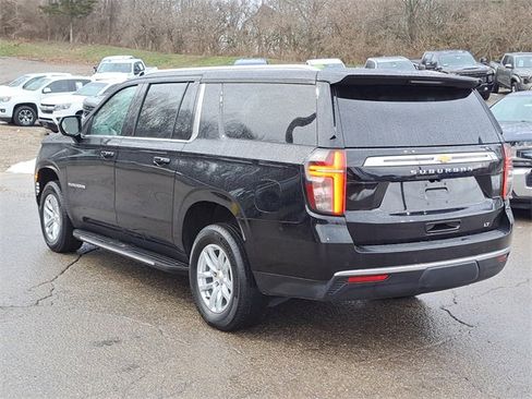Used 2024 Chevrolet Suburban LT image 3
