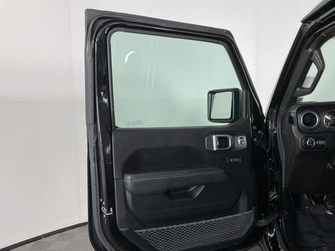 Used 2020 Jeep Gladiator Overland w/ Uconnect 4C Nav & Sound Group image 11
