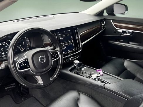 Used 2017 Volvo S90 T5 Momentum w/ Vision Package image 9