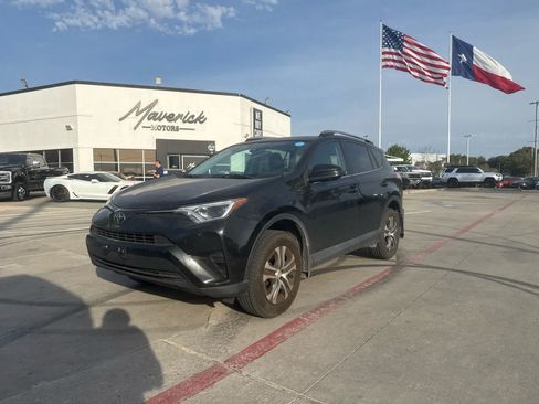 Used 2018 Toyota RAV4 LE w/ All Weather Liner Package FWD image 1
