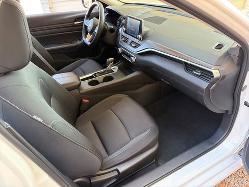Used 2025 Nissan Altima 2.5 SV image 25
