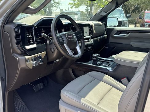Used 2025 GMC Sierra 1500 SLT AWD/4WD image 6
