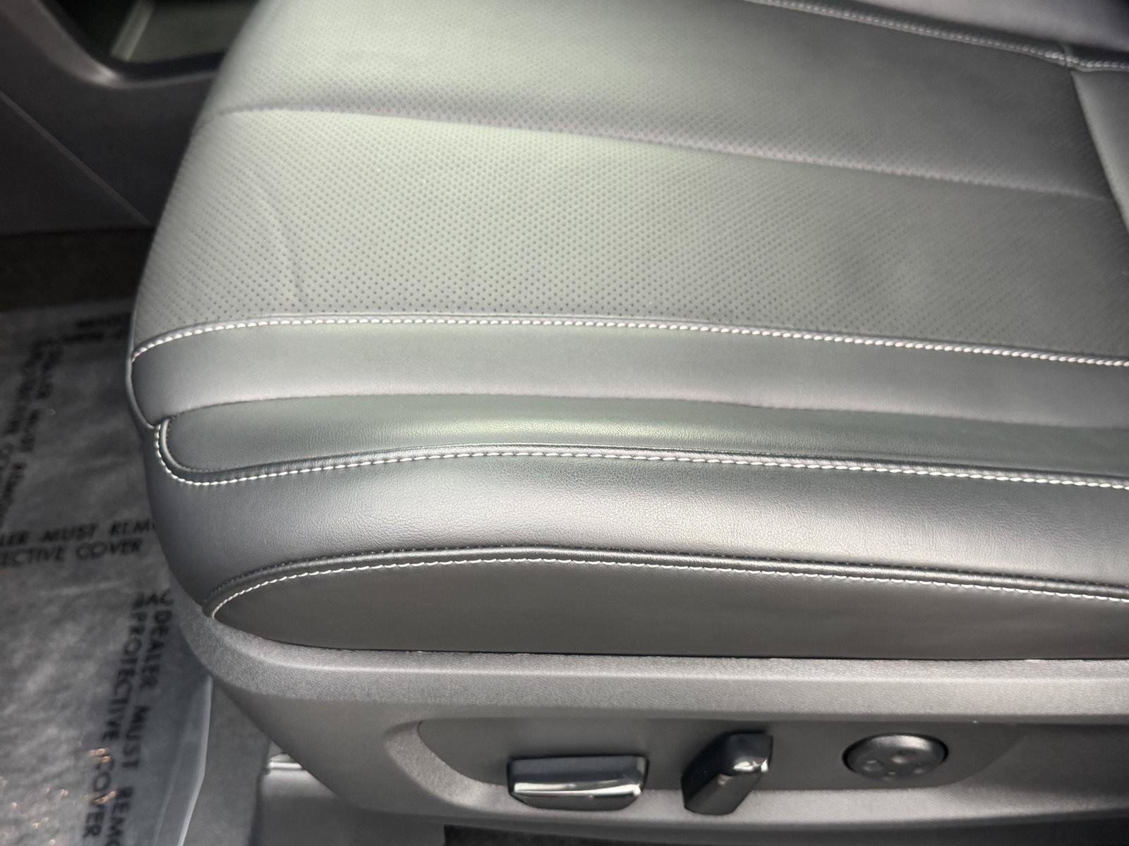 Used 2026 INFINITI QX60 Luxe w/ Family Package AWD/4WD image 35