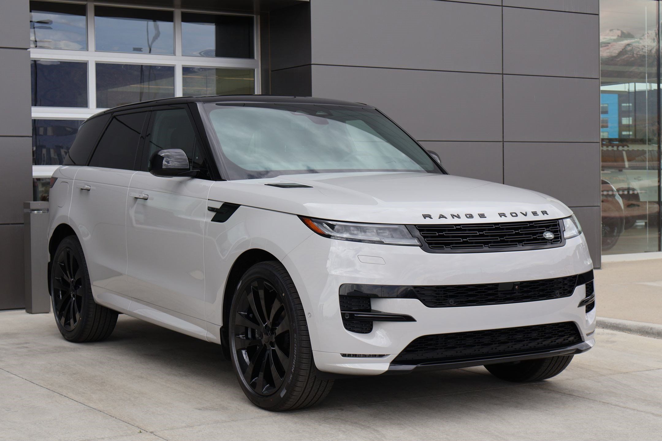 New 2026 Land Rover Range Rover Sport Dynamic SE AWD/4WD image 3