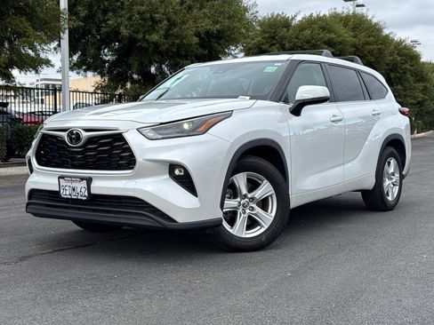 Certified 2023 Toyota Highlander L image 2