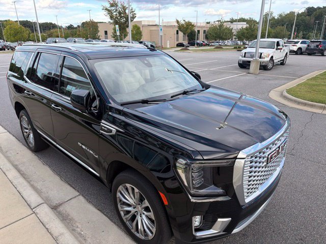 Used 2021 GMC Yukon Denali w/ Denali Premium Package AWD/4WD image 8
