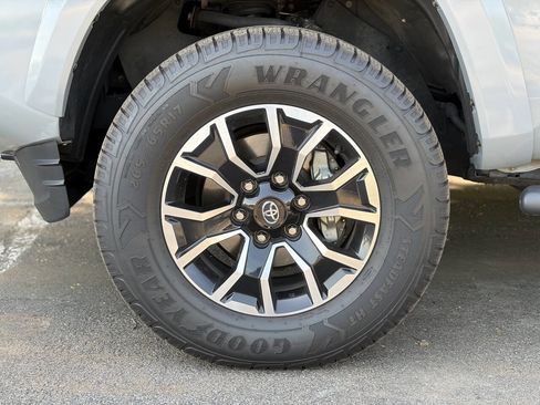 Used 2021 Toyota Tacoma TRD Sport w/ Technology Package RWD image 9