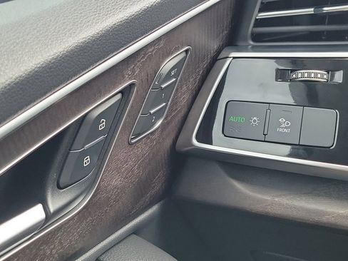 Used 2023 Audi Q7 3.0T Premium image 17