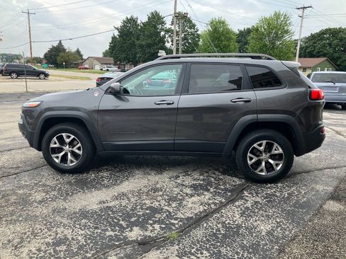 Used 2015 Jeep Cherokee Trailhawk w/ Leather Interior Group AWD/4WD image 6