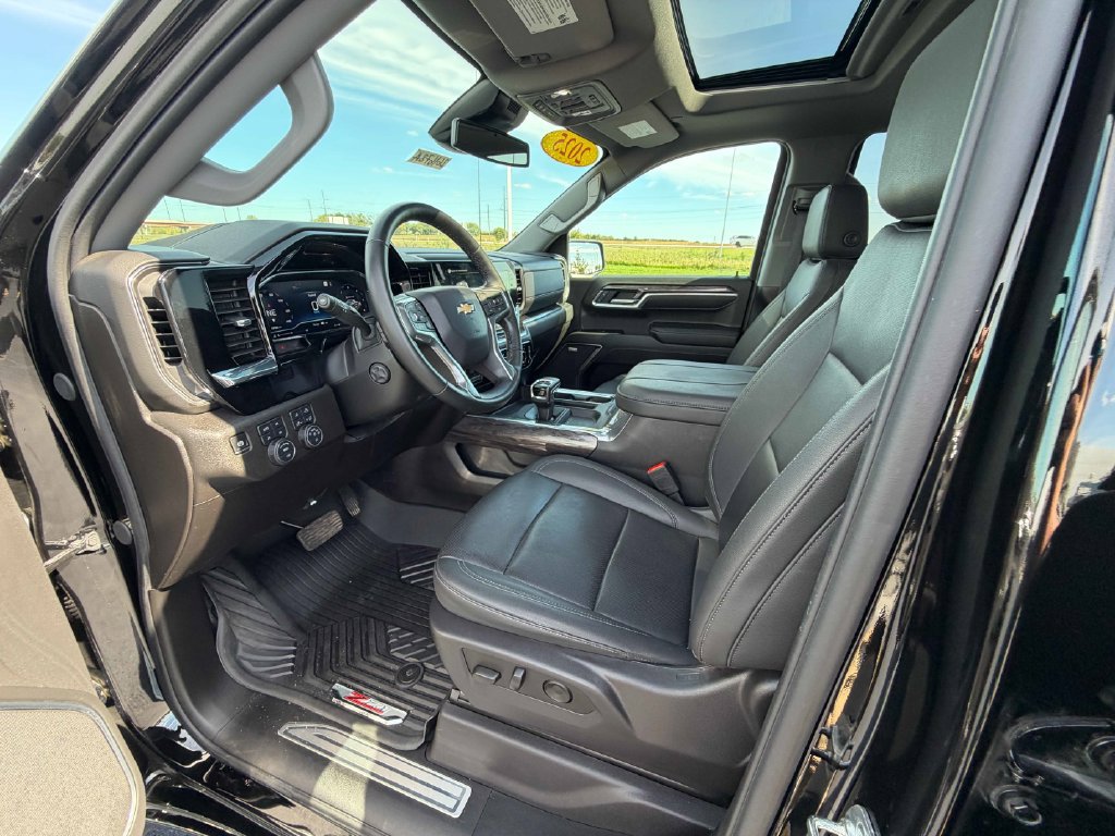 Used 2025 Chevrolet Silverado 1500 LTZ w/ LTZ Premium Package AWD/4WD image 17