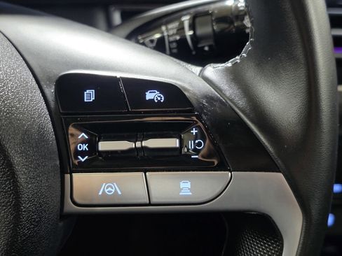 Certified 2025 Hyundai Elantra Limited image 33