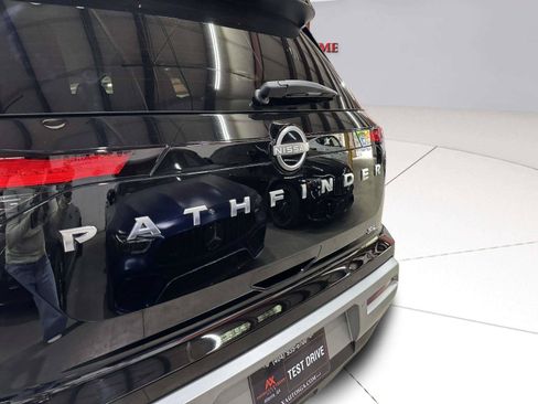Used 2023 Nissan Pathfinder SL FWD image 15