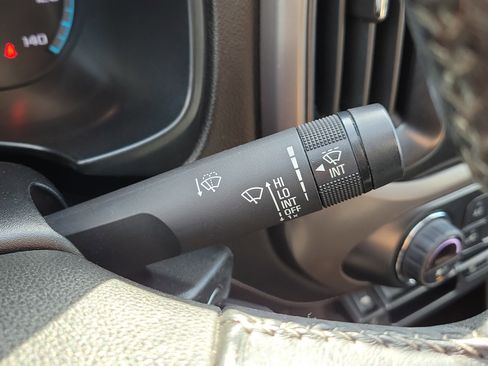 Used 2017 GMC Canyon SLT w/ Driver Alert Package image 29