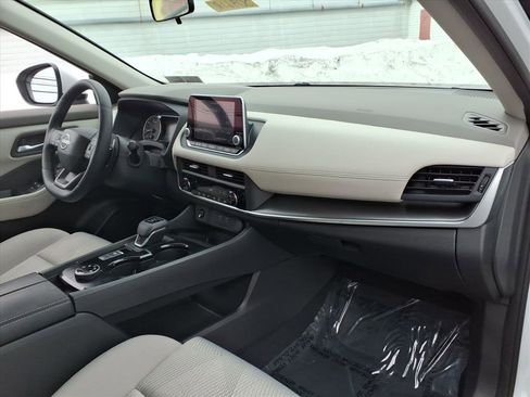 Certified 2025 Nissan Rogue SV image 11