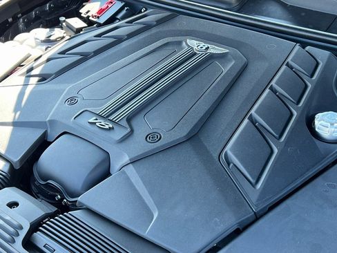 Used 2025 Bentley Bentayga image 60