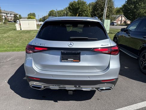 Used 2025 Mercedes-Benz GLC 300 4MATIC image 6