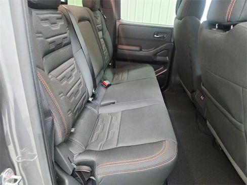 Used 2025 Nissan Frontier PRO-4X image 38