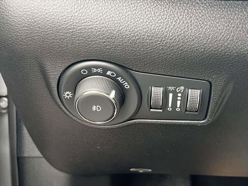 Used 2024 Jeep Compass Latitude image 20